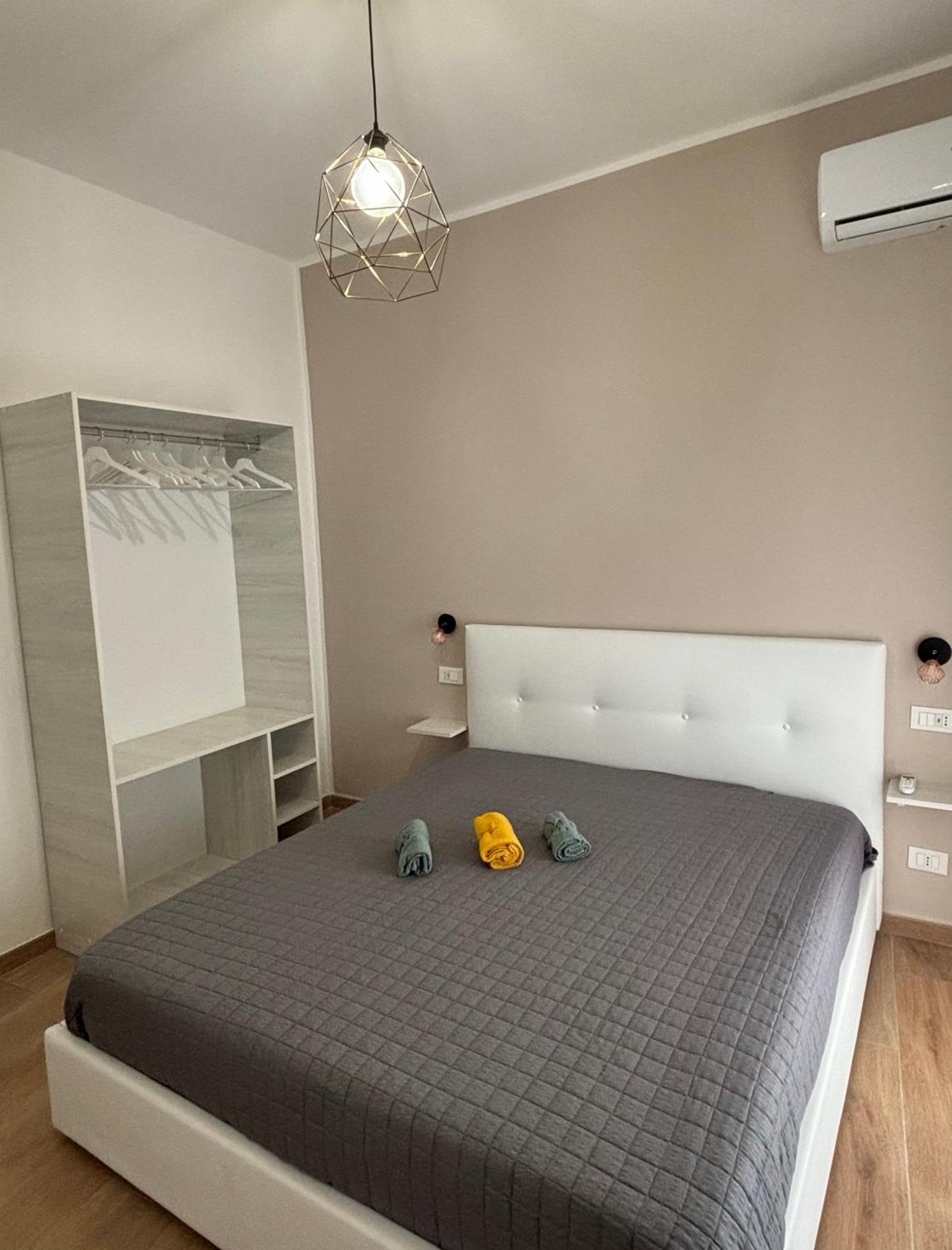 Perni Rooms Palermo Esterno foto